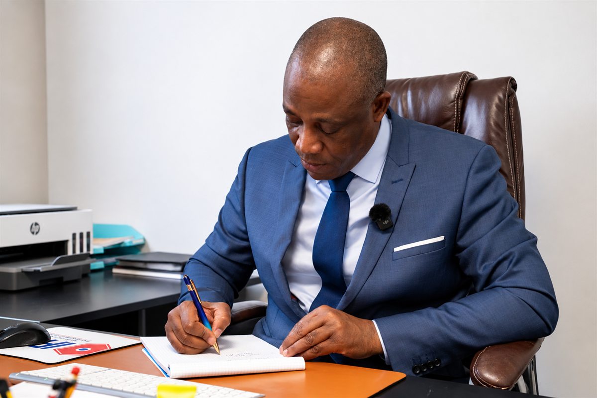 Le directeur d'IFPS Formation dans son bureau