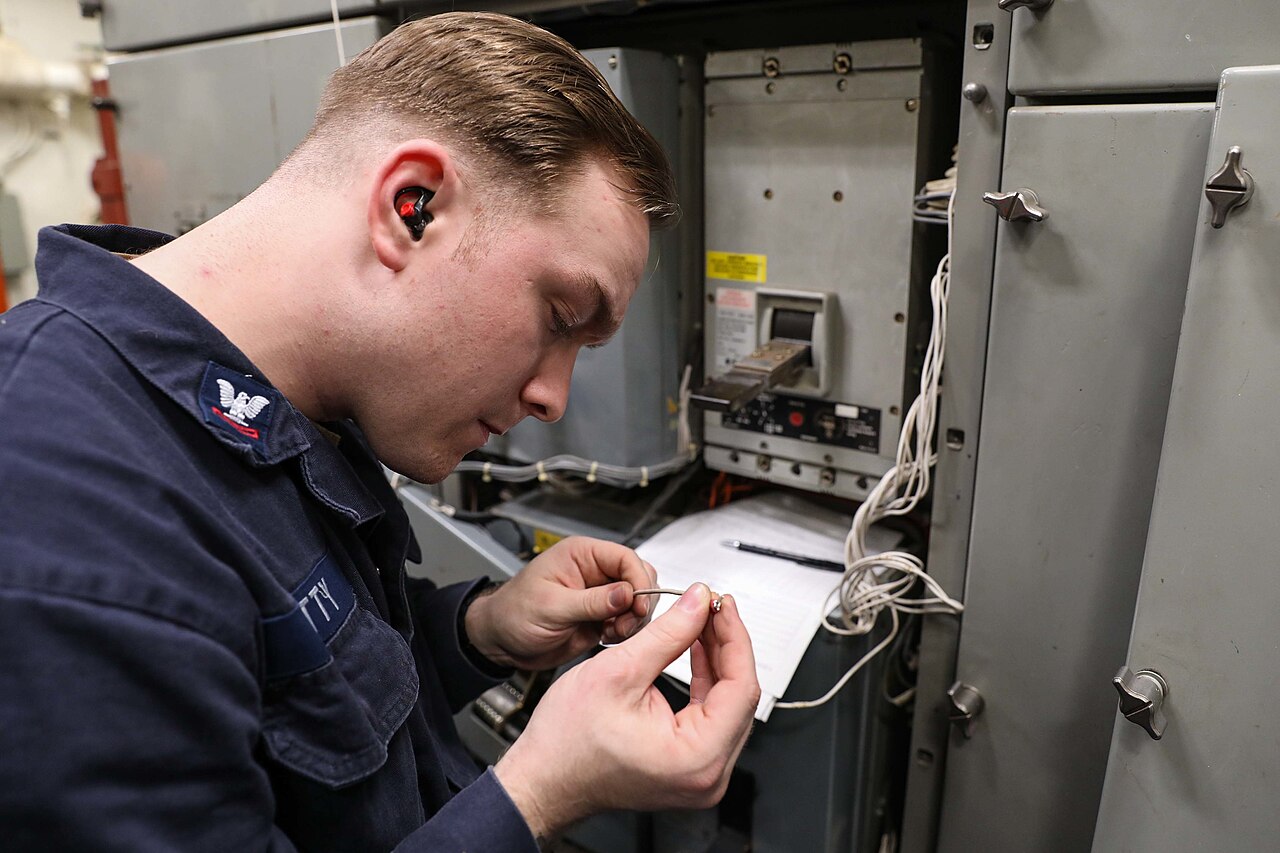 Habilitations électriques : comprendre B0, H0V, BS, BR…